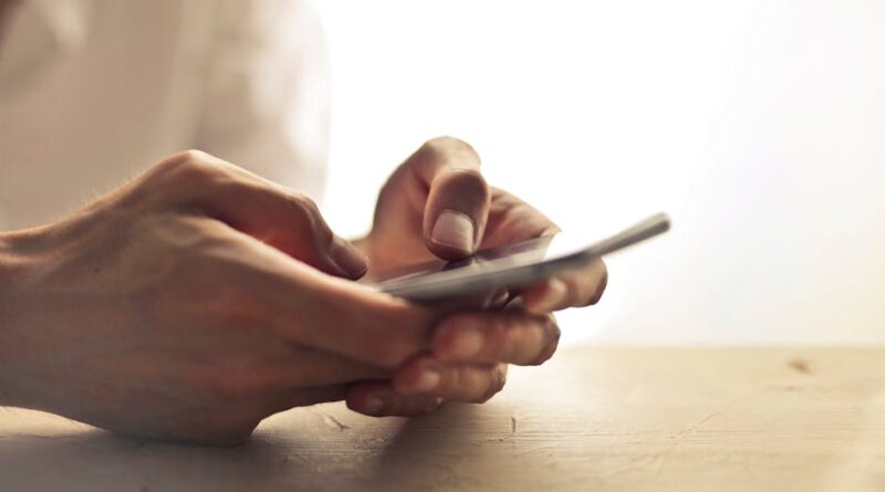 Dark UX: jak aplikacje manipulują Twoimi decyzjami (i dlaczego to legalne)